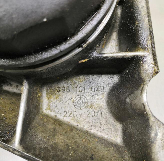 Volkswagen Passat B5 1995-2005 combi Obal olejového filtra 071199354A 396101049