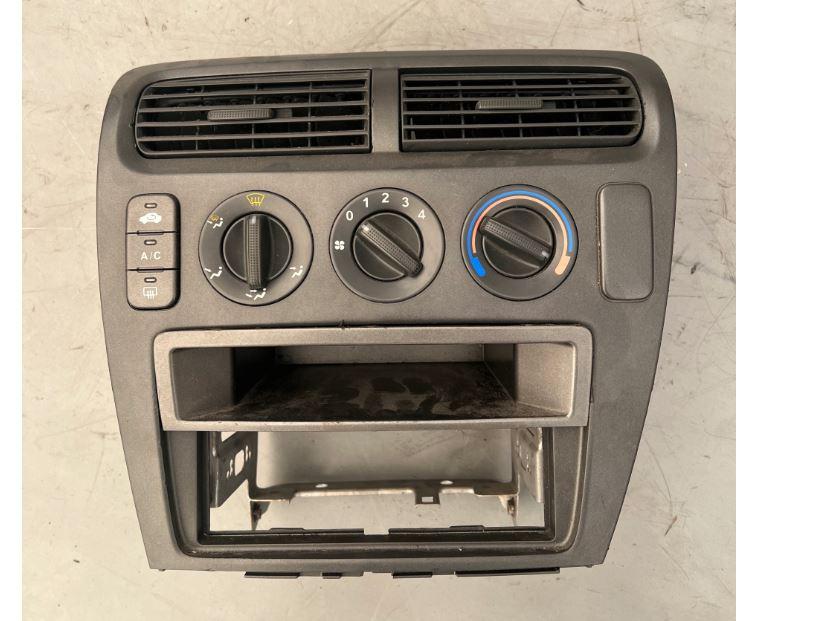 Honda Civic VII 2000-2006 sedan 1.7 16v petrol MT 88 kW 2001  Panel kúrenia/klimatizácie 77251-s6d-g010