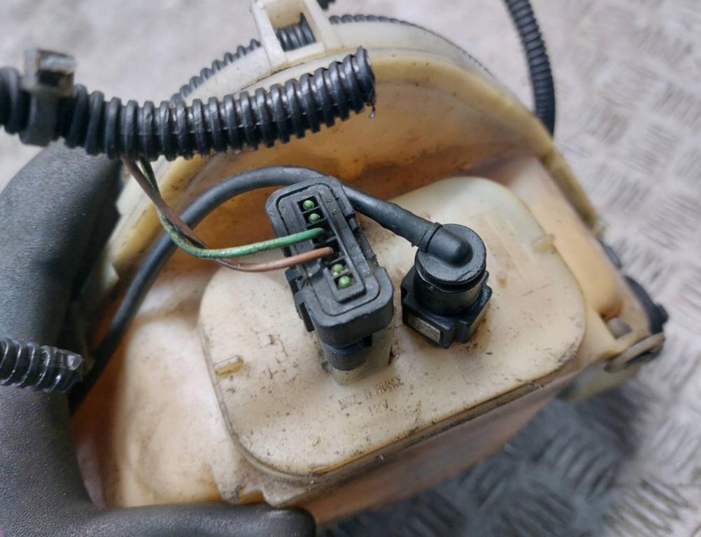 Peugeot 307 combi 1.6 HDI diesel MT 80 kW 2004  Nádrž FAP 9639233780 9640629480