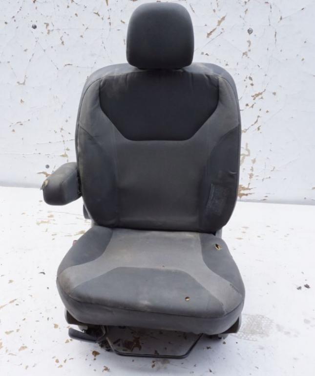 Opel Vivaro 2001-2014 1.9 DCI diesel 74 kW 2004  Sedadlo predné ľavé