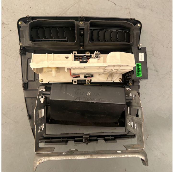 Honda Civic VII 2000-2006 sedan 1.7 16v petrol MT 88 kW 2001  Panel kúrenia/klimatizácie 77251-s6d-g010