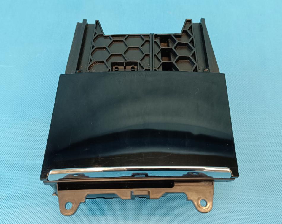 Skoda Karoq 2017- hatchback 2.0 TDI diesel AT 110 kW 2018  Priehradka (kastlík) 57B863077