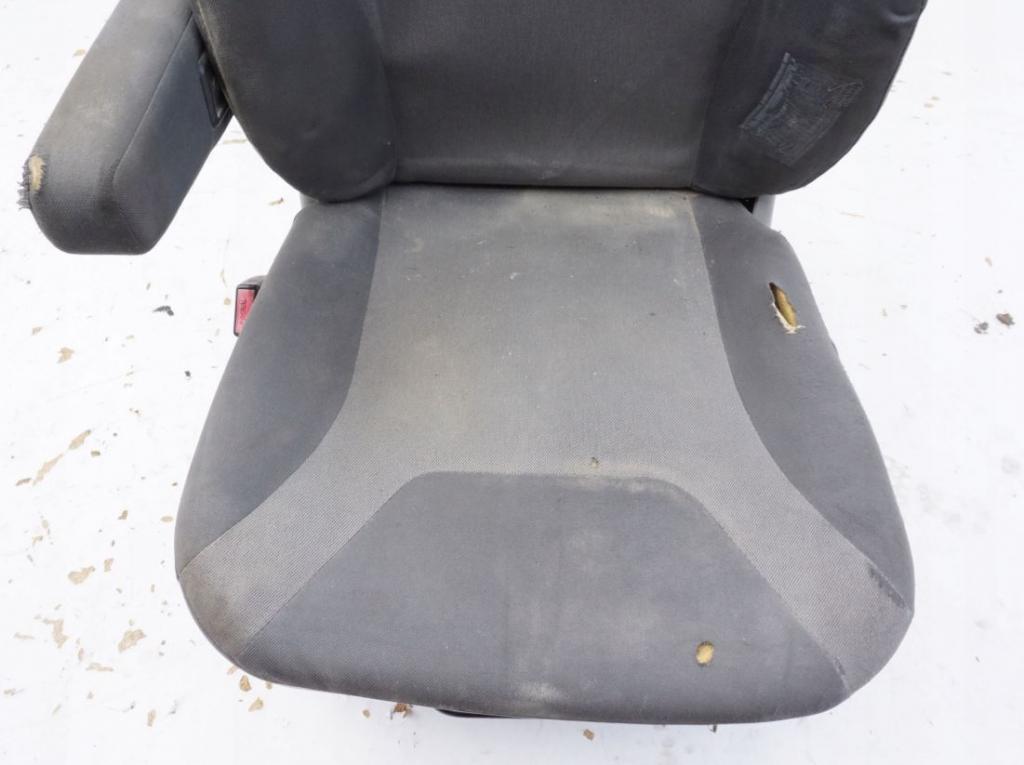 Opel Vivaro 2001-2014 1.9 DCI diesel 74 kW 2004  Sedadlo predné ľavé