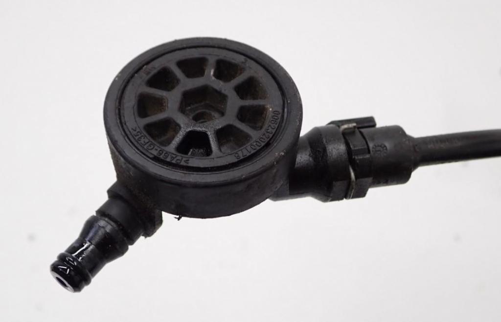 Volkswagen Jetta VI 2010-2018 sedan 2.0 8v petrol 80 kW 2015  Hadica servočerpadla 1K1721480B