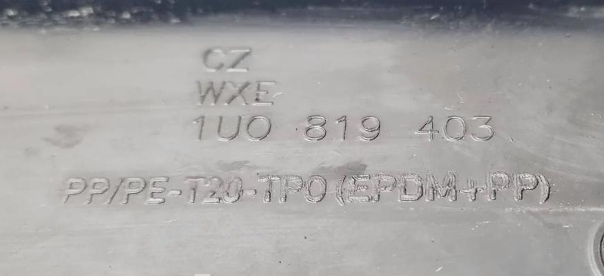 Skoda Octavia I 1996-2010 combi 1.9 TDI diesel 74 kW 2008  Torpédo (plast pod čelným sklom) 1U0819403C