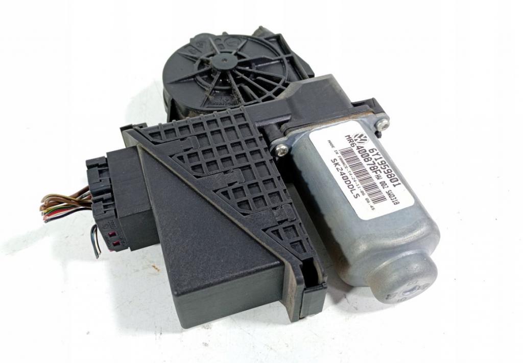 Skoda Fabia I 1999-2007 hatchback 1.2 petrol MT 40 kW 2004  Motorček zámku dverí predný ľavý 6Y1959801