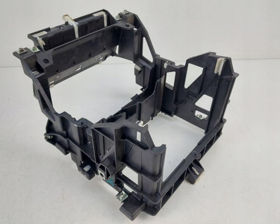 Audi A3 8P 2003-2012 hatchback 1.6 petrol MT 75 kW 2003  Rádio ramček 8P0858005D