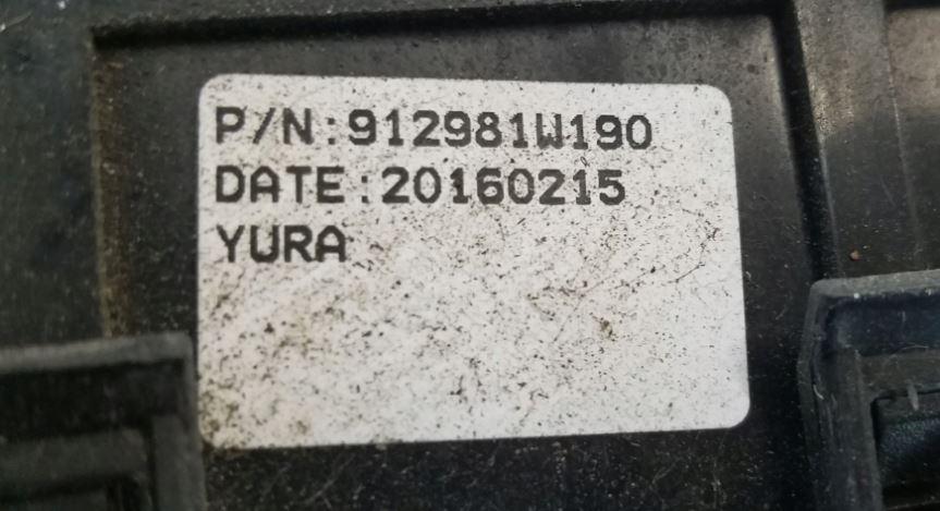 Kia Rio III 2011-2017 hatchback 1.2 16v petrol MT 62 kW 2012  Poistková skrinka 91274-1W180 91952-1W330