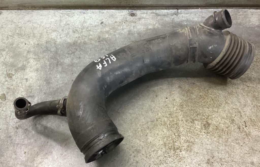 Alfa Romeo 159 sedan 2.4 JTDM diesel MT 154 kW 2008  Hadica chladenia vzduchu 51773420