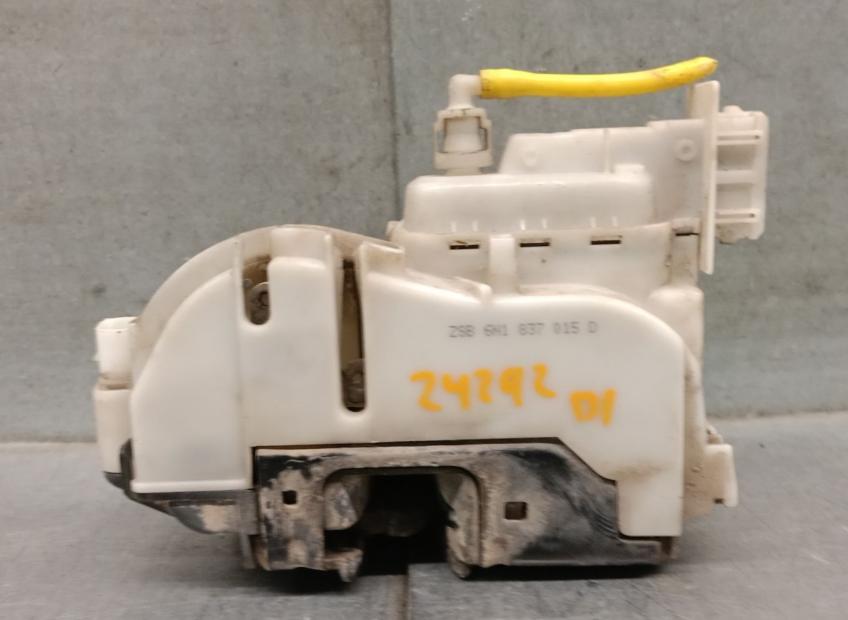 Volkswagen Polo III 6N 1994-2001 hatchback 1.4 TDI diesel MT 55 kW 2001  Motorček zámku dverí predný ľavý 6N1837015D