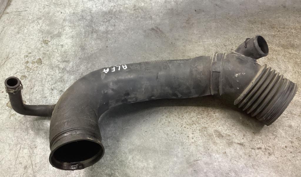 Alfa Romeo 159 sedan 2.4 JTDM diesel MT 154 kW 2008  Hadica chladenia vzduchu 51773420