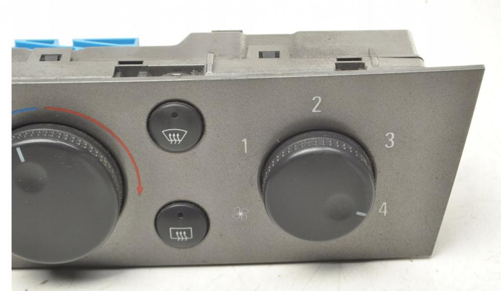 Opel Vectra C 2002-2008 sedan 1.8 16v petrol MT 90 kW 2003  Panel kúrenia/klimatizácie 13138190