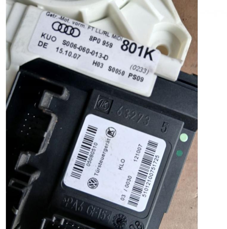 Audi A3 8P 2003-2012 hatchback 1.6 petrol MT 75 kW 2003  Motorček okien predný ľavý 8P0959801K