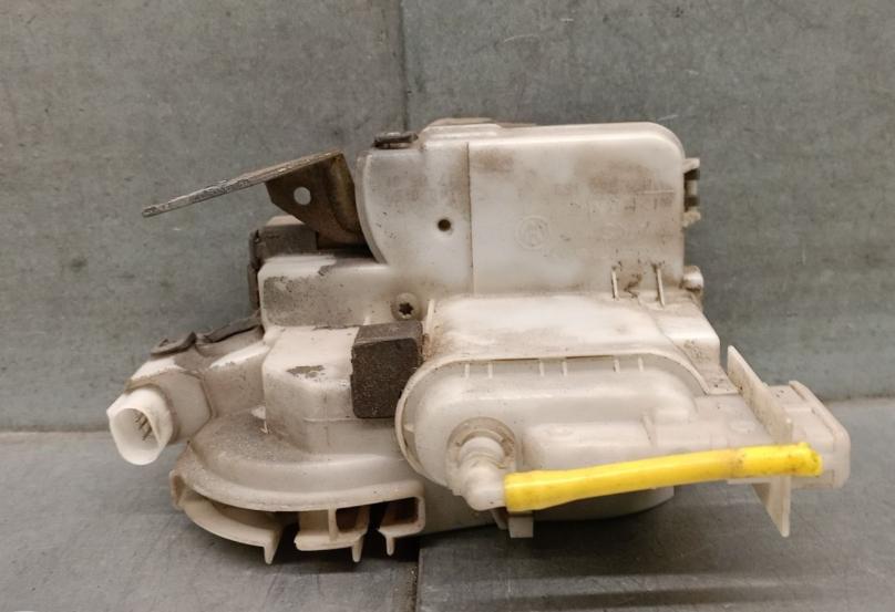 Volkswagen Polo III 6N 1994-2001 hatchback 1.4 TDI diesel MT 55 kW 2001  Motorček zámku dverí predný ľavý 6N1837015D