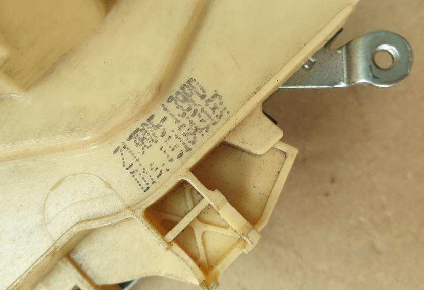 Fiat Panda II 2003-2012 hatchback 1.2 petrol MT 51 kW 2012  Zámok dverí zadný pravý 51843187