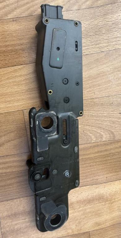 Skoda Superb II 2008-2015 sedan 2.0 TDI diesel MT 125 kW 2009  Zámok zadnej kapoty 4F9827383A