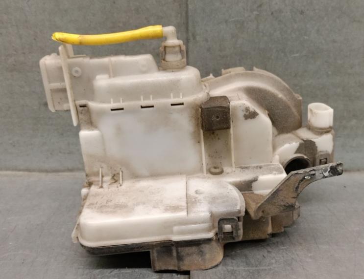 Volkswagen Polo III 6N 1994-2001 hatchback 1.4 TDI diesel MT 55 kW 2001  Motorček zámku dverí predný ľavý 6N1837015D