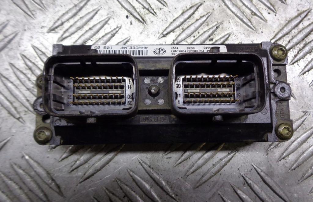 Fiat Punto II 1999-2010 hatchback 1.2 petrol MT 44 kW 2002  Riadiaca jednotka motora 55195640