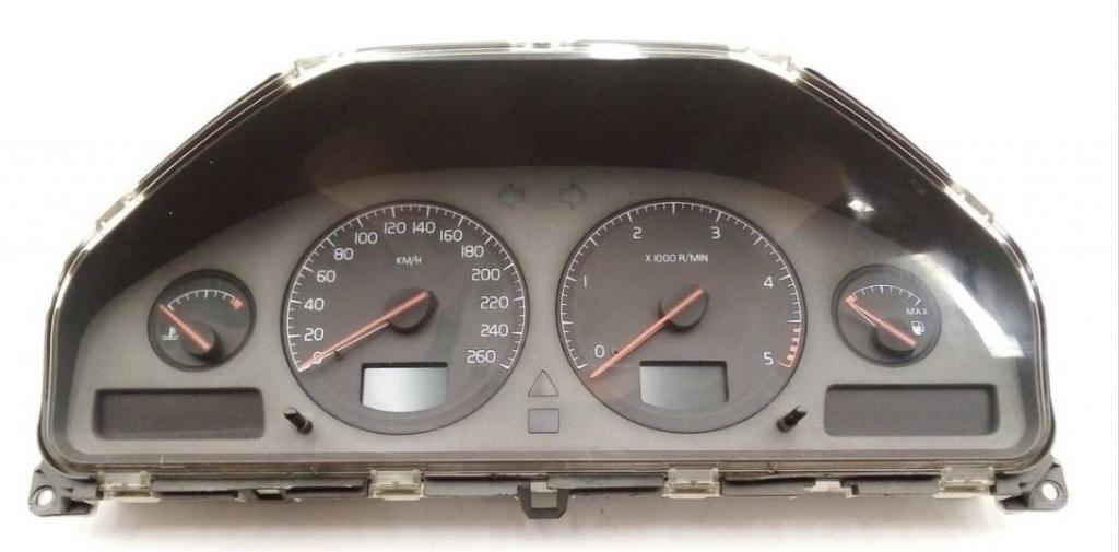 Volvo S60 I 2000-2010 sedan 2.0 T petrol MT 132 kW 2002  Prístrojová doska 8637996 8602474 9459821