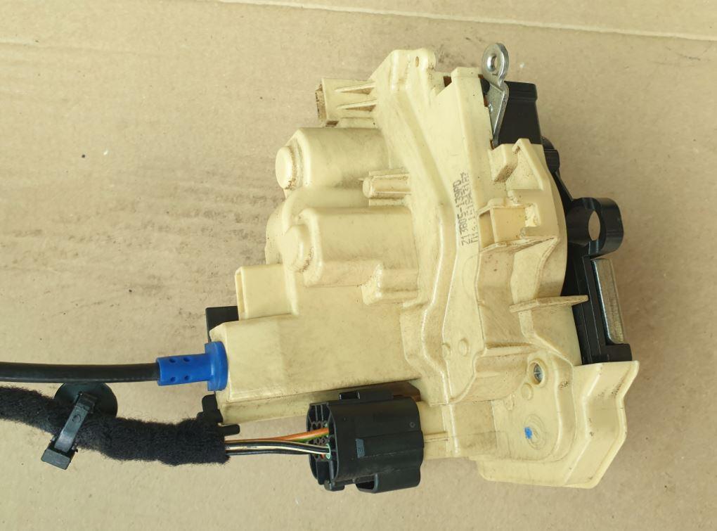 Fiat Panda II 2003-2012 hatchback 1.2 petrol MT 51 kW 2012  Zámok dverí zadný pravý 51843187