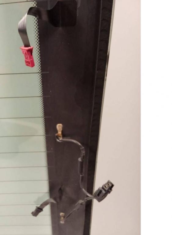 BMW 7 E65 2001-2008 sedan 3.0 D diesel AT 225 kW 2011  Sklo zadné