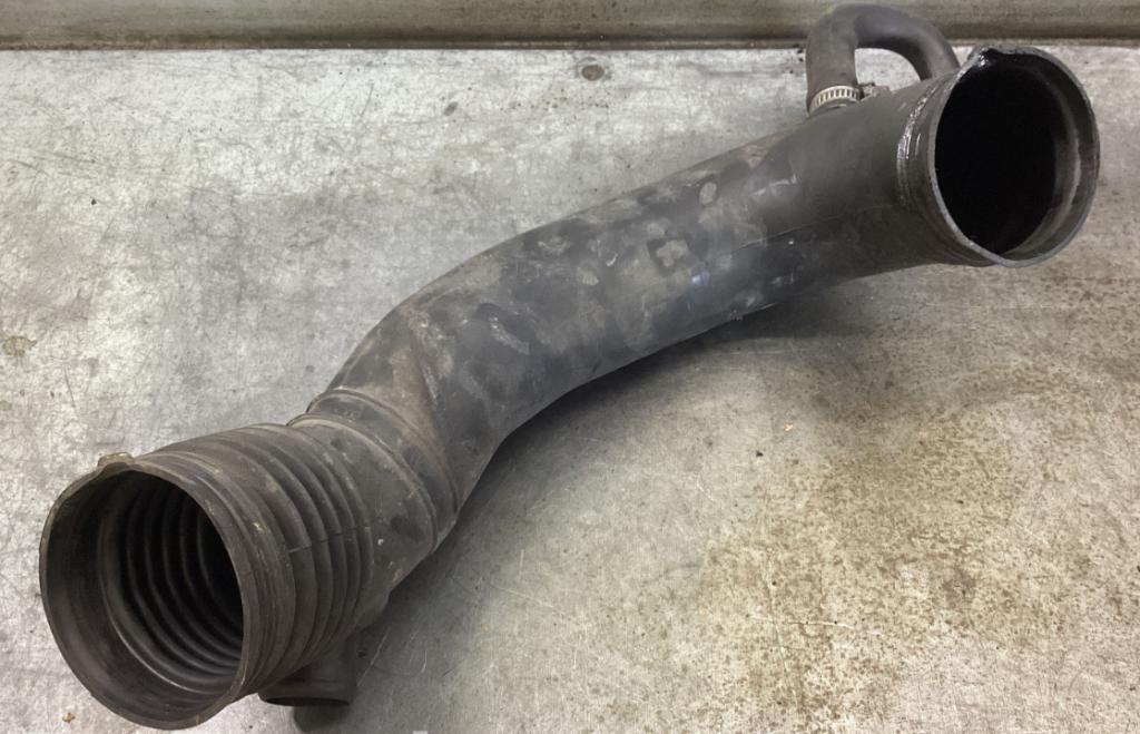 Alfa Romeo 159 sedan 2.4 JTDM diesel MT 154 kW 2008  Hadica chladenia vzduchu 51773420