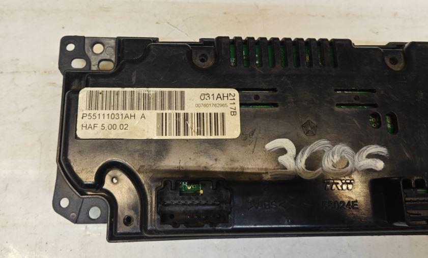 Chrysler 300c sedan 3.3 V6 petrol AT 128 kW 2001  Panel kúrenia/klimatizácie P55111031AH