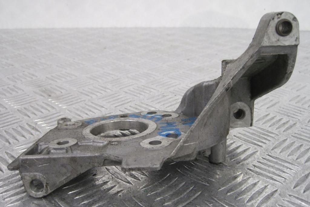 Ford Focus Mk3 2010-2018 sedan 1.6 TDCI diesel MT 70 kW 2011  Držiak motora 9684778280