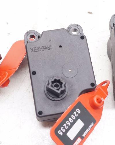 Volvo V50 combi 1.6 16v petrol MT 74 kW 2006  Motorček kúrenia 4N5H-19E616-6652A AE