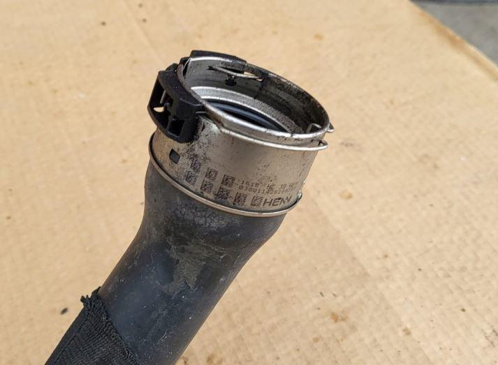 Dacia Logan II 2012-2020 sedan 1.2 16v petrol MT 55 kW 2013  Hadica chladenia vzduchu 144604599RHADICA