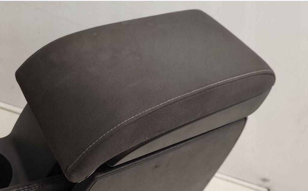 Volkswagen Touran I 2003-2015 hatchback 1.9 TDI diesel AT 77 kW 2006  Lakťová opierka 794-168-55-19