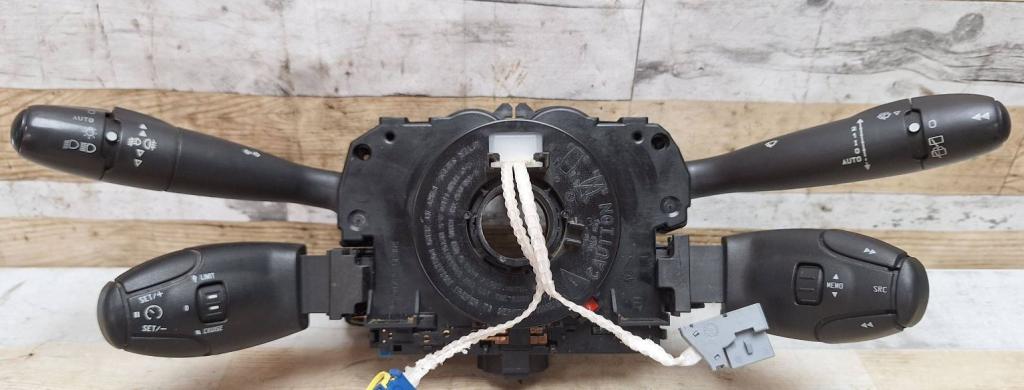 Peugeot 308 I 2007-2013 hatchback 1.6 HDI diesel MT 80 kW 2010  Prepínacie páčky pod volantom 96638787XT 12275940 122759