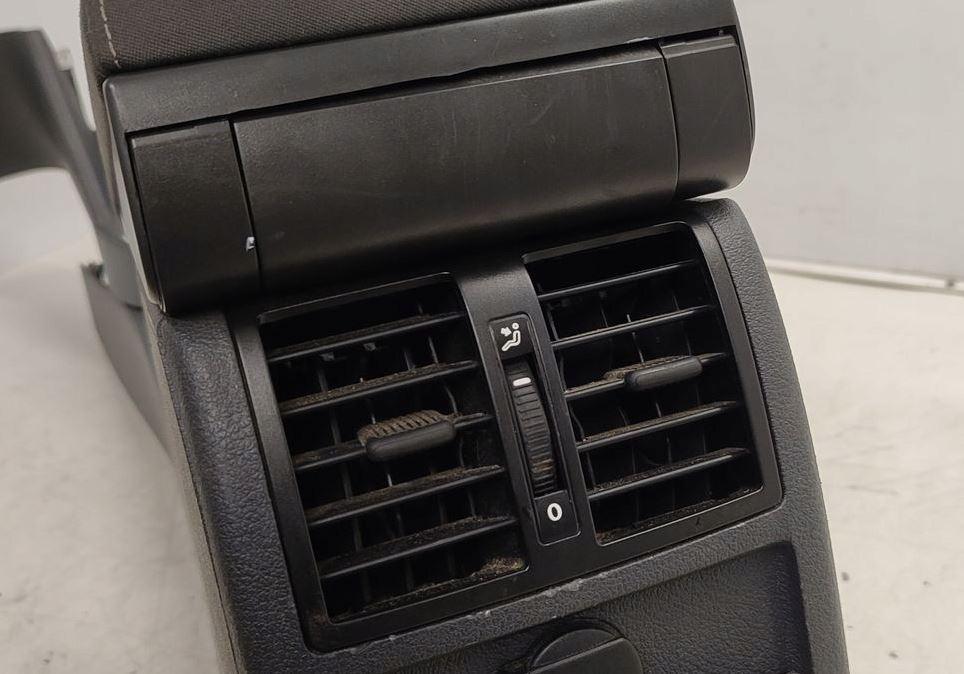 Volkswagen Touran I 2003-2015 hatchback 1.9 TDI diesel AT 77 kW 2006  Lakťová opierka 794-168-55-19