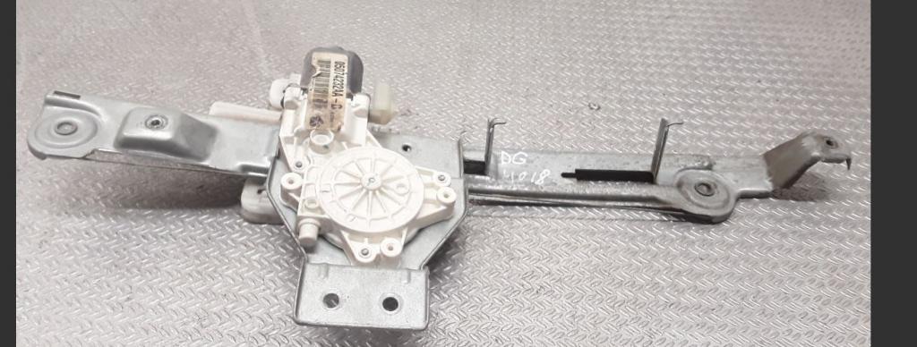 Dodge Caliber hatchback 3.6 V6 petrol AT 211 kW 2018  Mechanizmus sťahovania okna zadný pravý 05074232AA