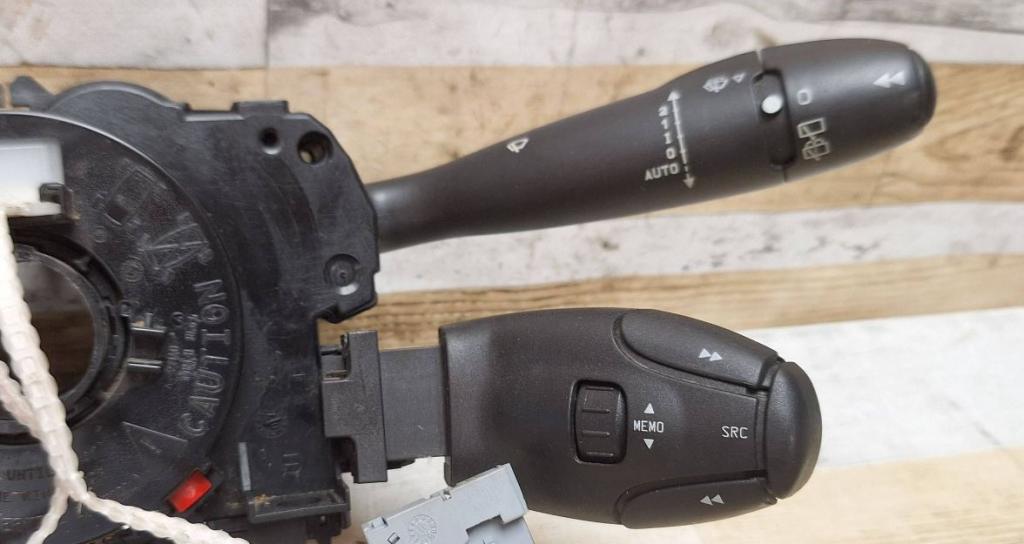 Peugeot 308 I 2007-2013 hatchback 1.6 HDI diesel MT 80 kW 2010  Prepínacie páčky pod volantom 96638787XT 12275940 122759