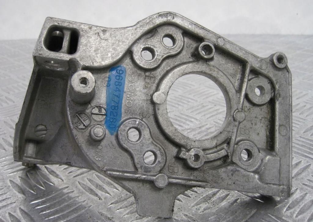 Ford Focus Mk3 2010-2018 sedan 1.6 TDCI diesel MT 70 kW 2011  Držiak motora 9684778280