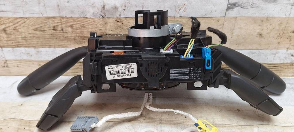 Peugeot 308 I 2007-2013 hatchback 1.6 HDI diesel MT 80 kW 2010  Prepínacie páčky pod volantom 96638787XT 12275940 122759