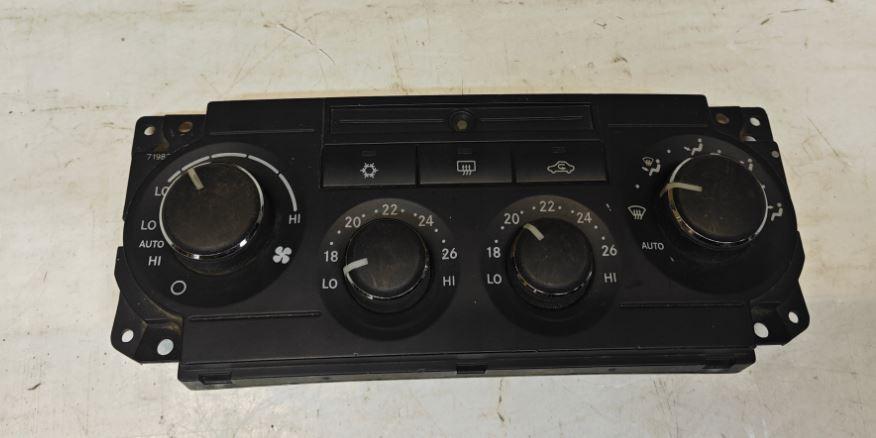 Chrysler 300c sedan 3.3 V6 petrol AT 128 kW 2001  Panel kúrenia/klimatizácie P55111031AH