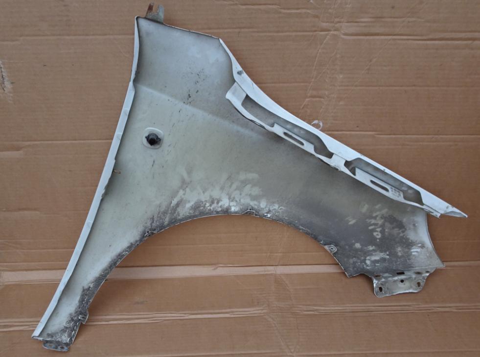 Skoda Fabia II 2007-2014 hatchback  Blatník predný ľavý 5J0821161 LF9E