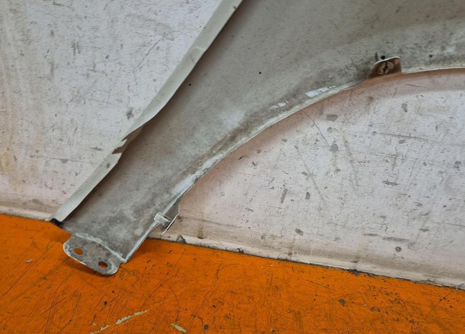 Skoda Fabia II 2007  2014 hatchback 1.2  12v petrol  Blatník predný ľavý 5J0821161 LF9E