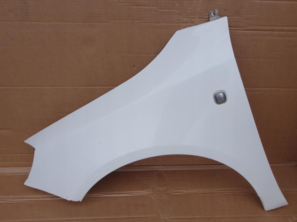 Skoda Fabia II 2007-2014 hatchback  Blatník predný ľavý 5J0821161 LF9E