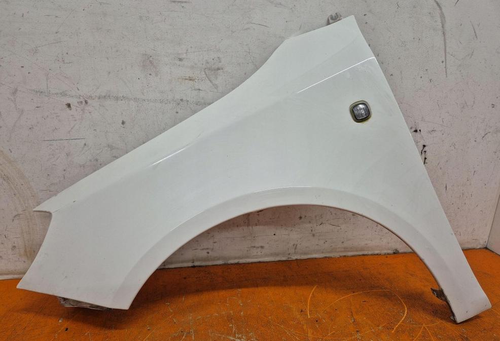 Skoda Fabia II 2007  2014 hatchback 1.2  12v petrol  Blatník predný ľavý 5J0821161 LF9E