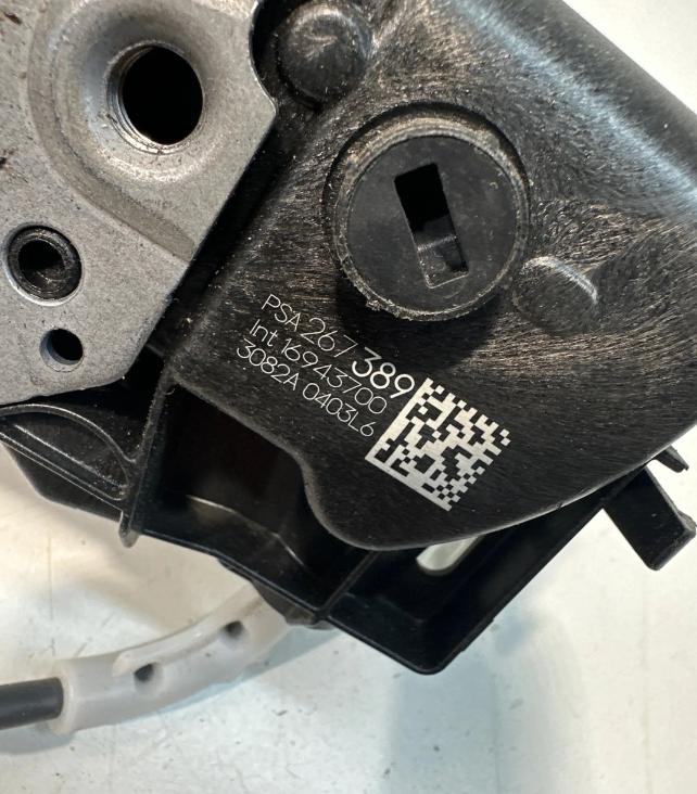 Opel Crossland 2017-2024 hatchback 1.2 12v petrol MT 61 kW 2022  Zámok dverí predný ľavý 16943700 PSA267389