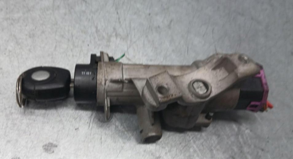 Audi A4 B5 1994-2001 sedan 1.9 TDI diesel MT 81 kW 1998  Spínacia skrinka 4D0905851A