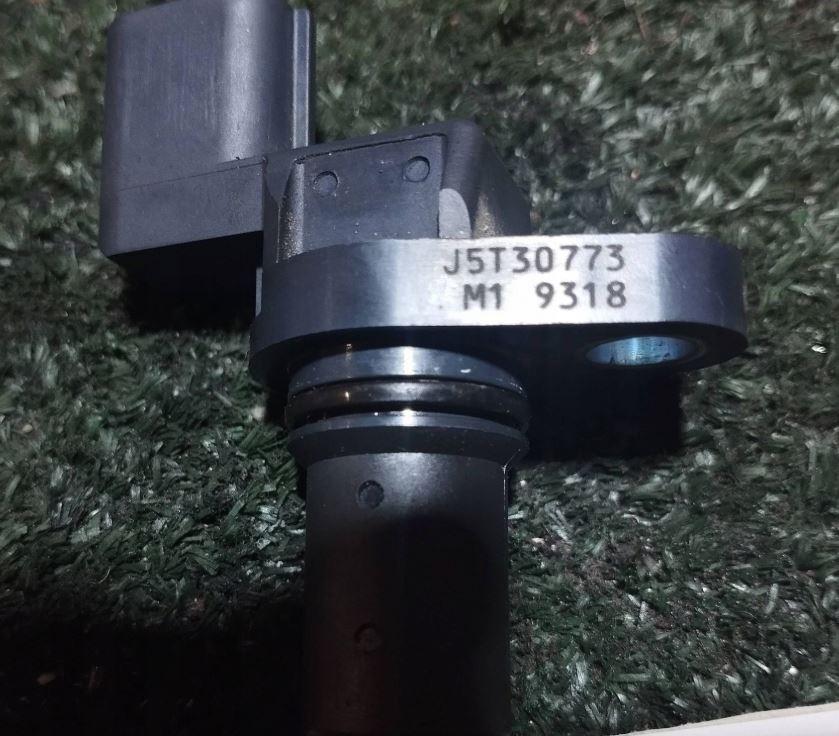 Suzuki Swift Mk6 2005-2010 hatchback 1.3 petrol MT 68 kW 2007  Snímač polohy vačkového hriadeľa J5T30773