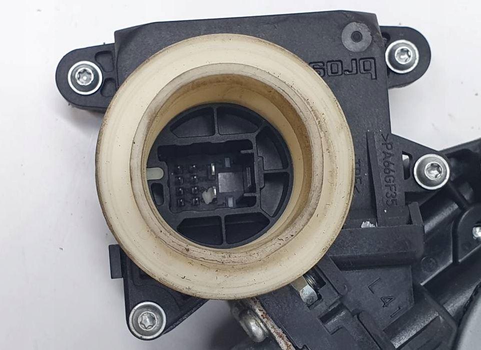 Toyota Avensis III T27 2009-2018 sedan 2.2 D4D diesel MT 110 kW 2009  Mechanizmus sťahovania okna predný ľavý 85702-02020