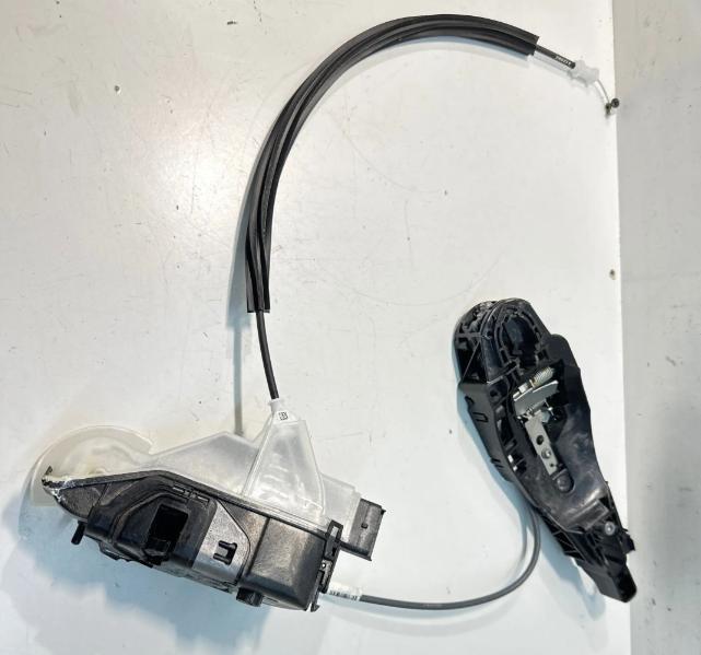 Opel Crossland 2017-2024 hatchback 1.2 12v petrol MT 61 kW 2022  Zámok dverí predný ľavý 16943700 PSA267389