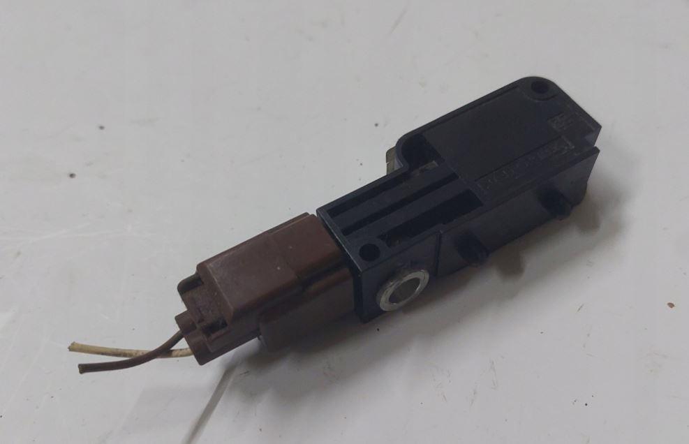 Ford Mondeo Mk3 2000-2007 sedan 2.0 TDCI diesel MT 85 kW 2001  Snímač nárazu 1S7T-14B342-AE 32S007BA518