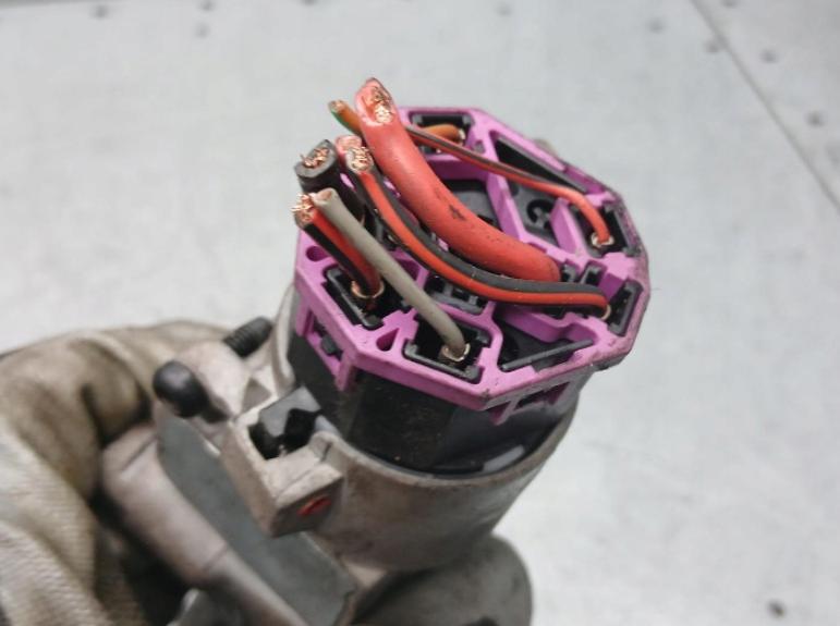 Audi A4 B5 1994-2001 sedan 1.9 TDI diesel MT 81 kW 1998  Spínacia skrinka 4D0905851A