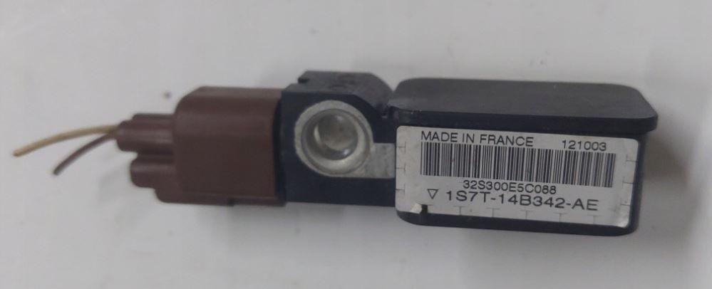 Ford Mondeo Mk3 2000-2007 sedan 2.0 TDCI diesel MT 85 kW 2001  Snímač nárazu 1S7T-14B342-AE 32S007BA518